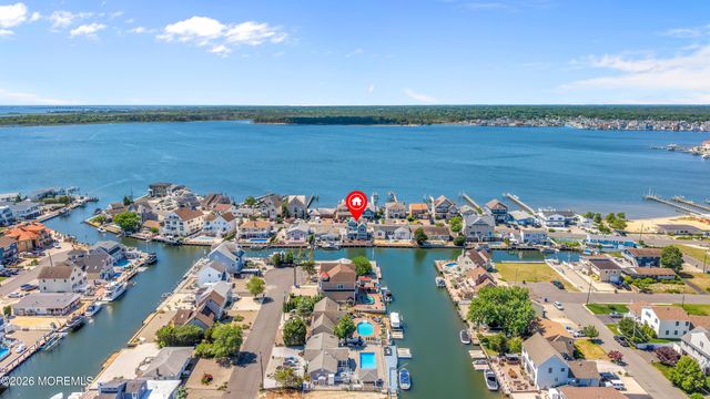 226 Bay Stream Drive, Toms River, NJ 08753