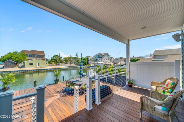 226 Bay Stream Drive, Toms River, NJ 08753