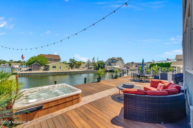 226 Bay Stream Drive, Toms River, NJ 08753