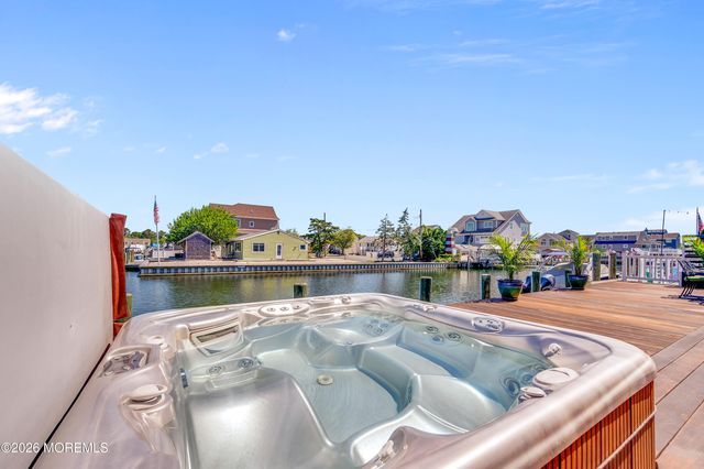 226 Bay Stream Drive, Toms River, NJ 08753