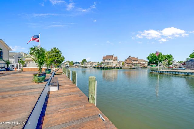 226 Bay Stream Drive, Toms River, NJ 08753