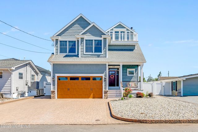 226 Bay Stream Drive, Toms River, NJ 08753