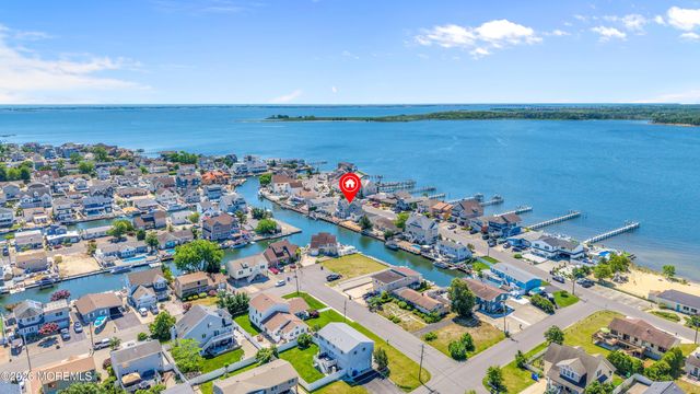 226 Bay Stream Drive, Toms River, NJ 08753