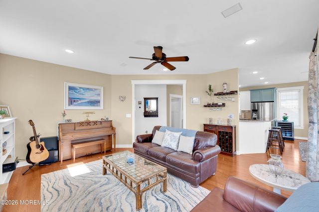 226 Bay Stream Drive, Toms River, NJ 08753