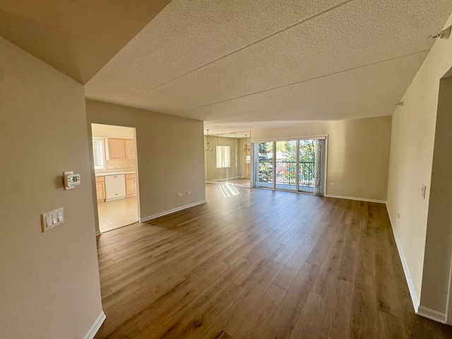 7450 N Lincoln Avenue 204, Skokie, IL 60076