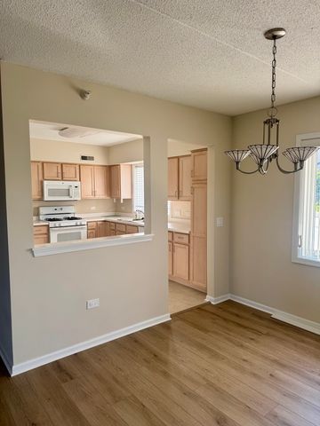 7450 N Lincoln Avenue 204, Skokie, IL 60076