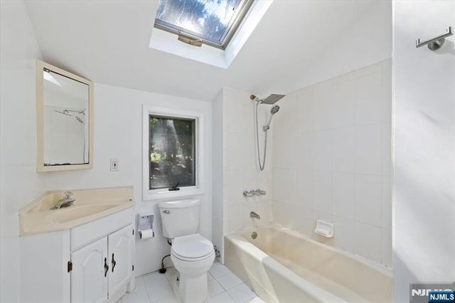 40 Campbell Street, Waldwick, NJ 07463