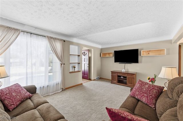 7503 Essen Avenue, Parma, OH 44129