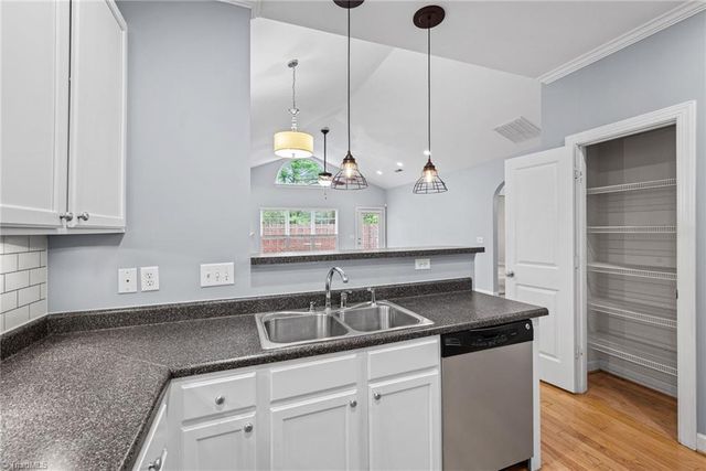 2071 Salisbury Square, Winston-salem, NC 27127