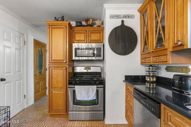 65 Wynantskill Way, Troy, NY 12180