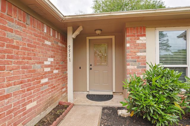 9511 Charter Ridge Drive, Houston, TX 77070