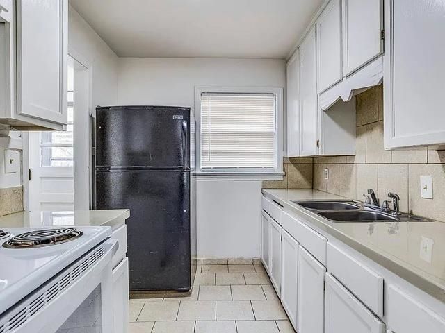 6142 E Harry St, Wichita, KS 67218