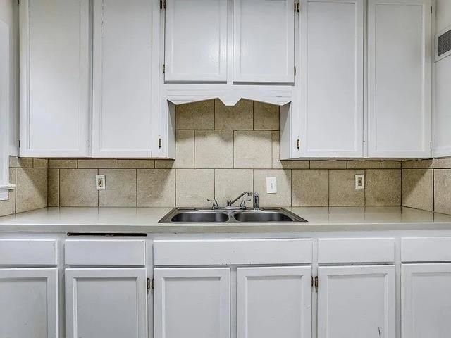 6142 E Harry St, Wichita, KS 67218