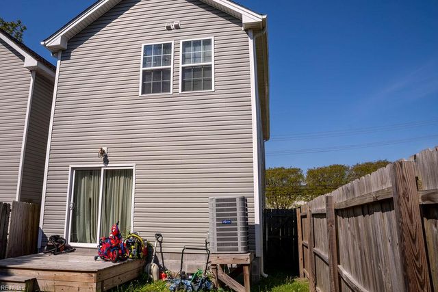 1807 Chestnut St, Portsmouth, VA 23704
