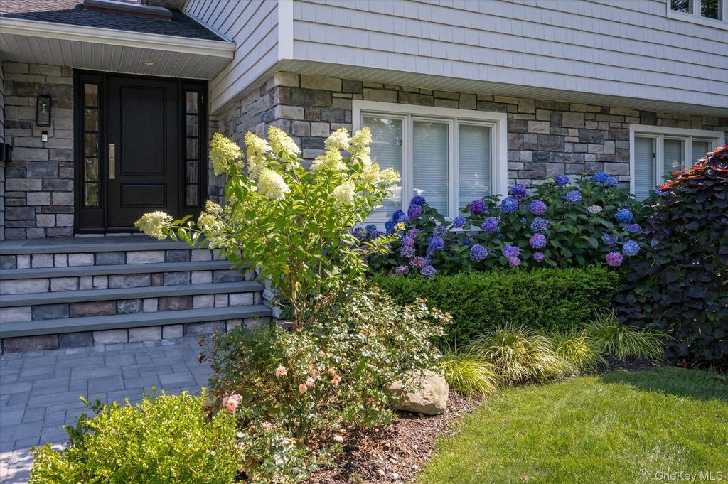 15 Pound Ridge Road, Plainview, NY 11803 — photo 4