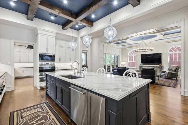 201 Park Ridge Boulevard, Southlake, TX 76092