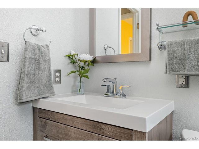 3201 S Glencoe St, Denver, CO 80222
