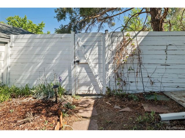 3201 S Glencoe St, Denver, CO 80222