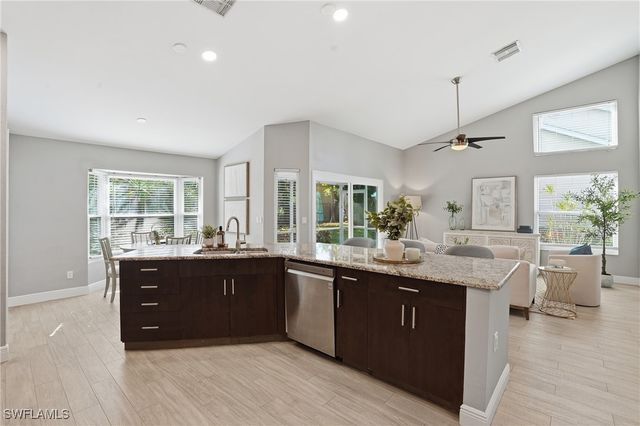 1429 Monarch CIR, Naples, FL 34116