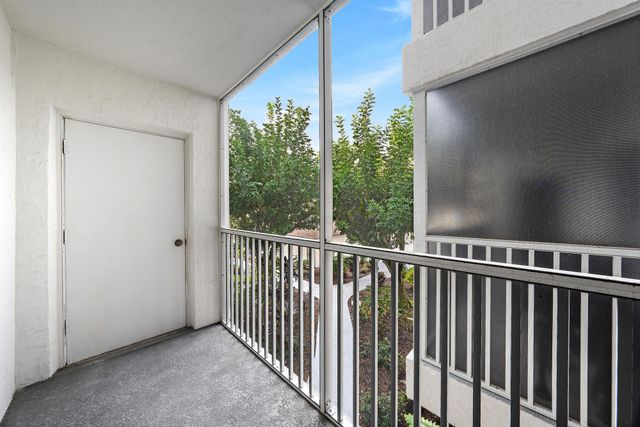 1516 S Lakeside Drive 207, Lake Worth Beach, FL 33460