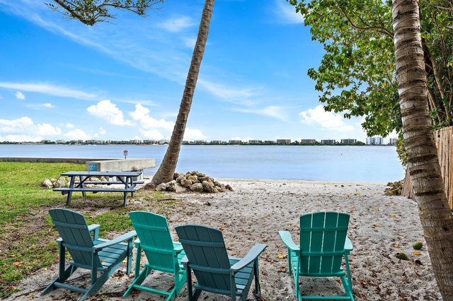 1516 S Lakeside Drive 207, Lake Worth Beach, FL 33460