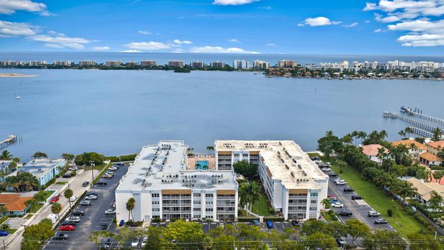 1516 S Lakeside Drive 207, Lake Worth Beach, FL 33460