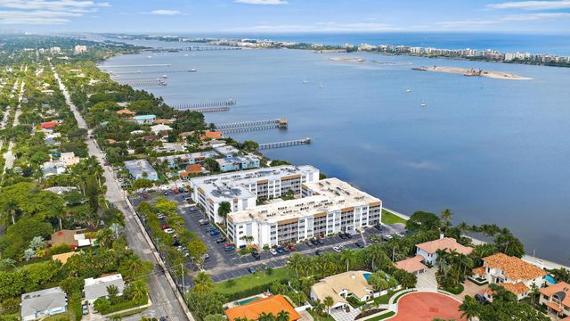 1516 S Lakeside Drive 207, Lake Worth Beach, FL 33460