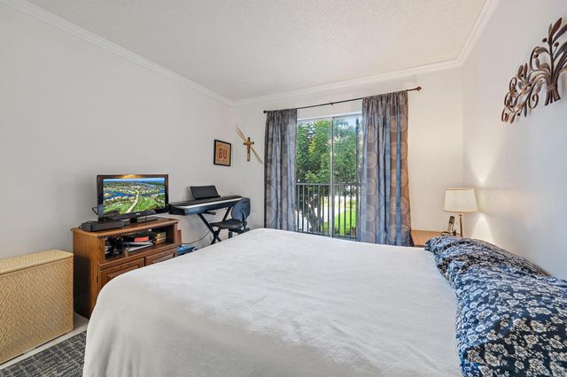 1516 S Lakeside Drive 207, Lake Worth Beach, FL 33460