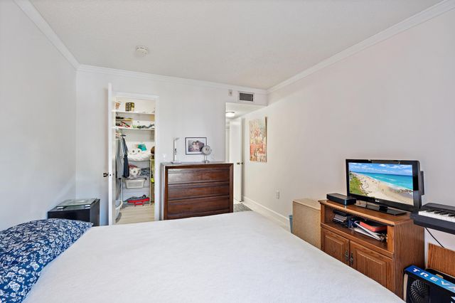 1516 S Lakeside Drive 207, Lake Worth Beach, FL 33460