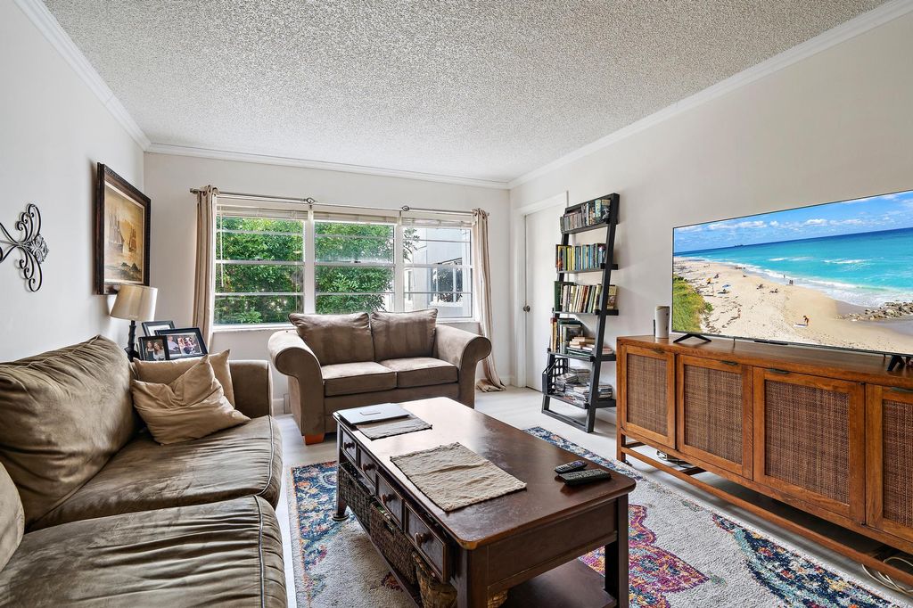 1516 S Lakeside Drive 207, Lake Worth Beach, FL 33460