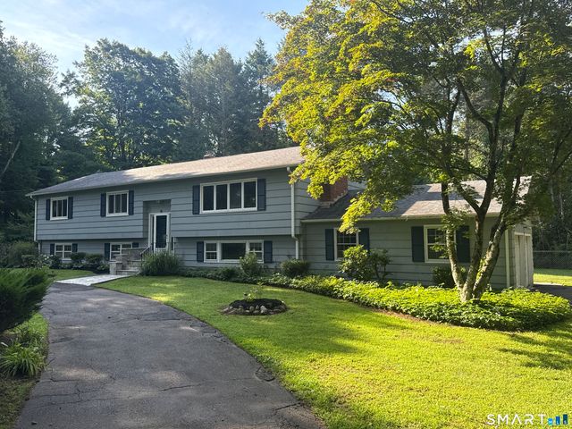 14 Watrous Lane, Woodbridge, CT 06525