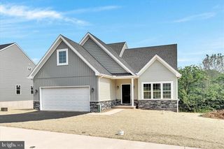 231 PILGRIM DR, Lancaster, PA 17603