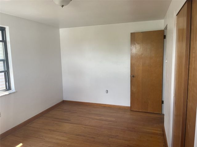 218 Bronx Ave 1, West View, PA 15229