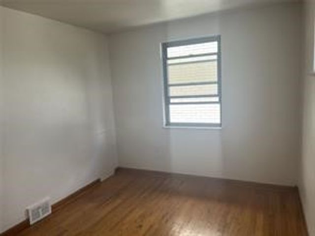 218 Bronx Ave 1, West View, PA 15229