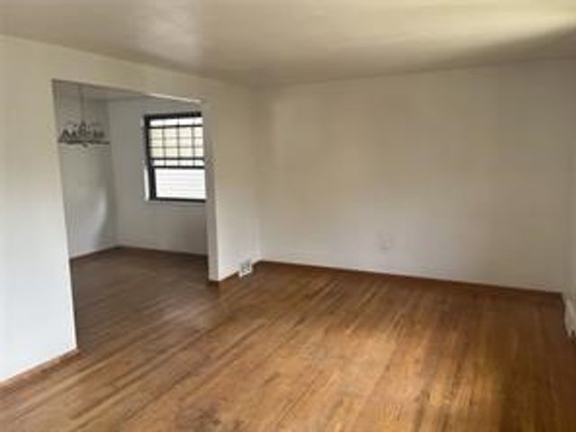 218 Bronx Ave 1, West View, PA 15229