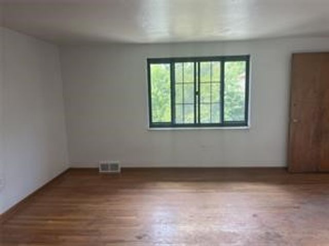 218 Bronx Ave 1, West View, PA 15229