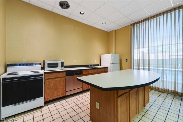 10301 Lake Avenue 807, Cleveland, OH 44102
