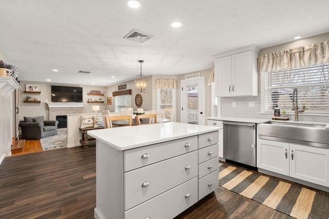 51 Albee Rd, Uxbridge, MA 01569