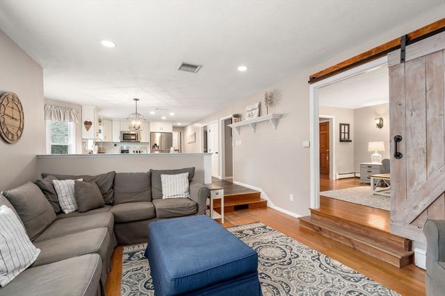 51 Albee Rd, Uxbridge, MA 01569