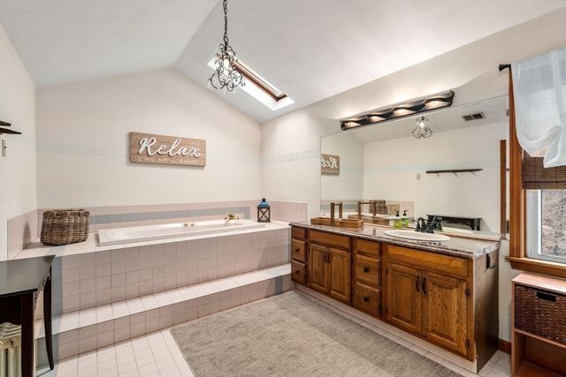 51 Albee Rd, Uxbridge, MA 01569