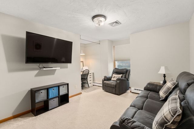 51 Albee Rd, Uxbridge, MA 01569