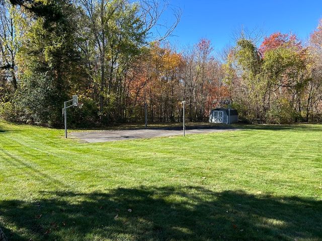 51 Albee Rd, Uxbridge, MA 01569