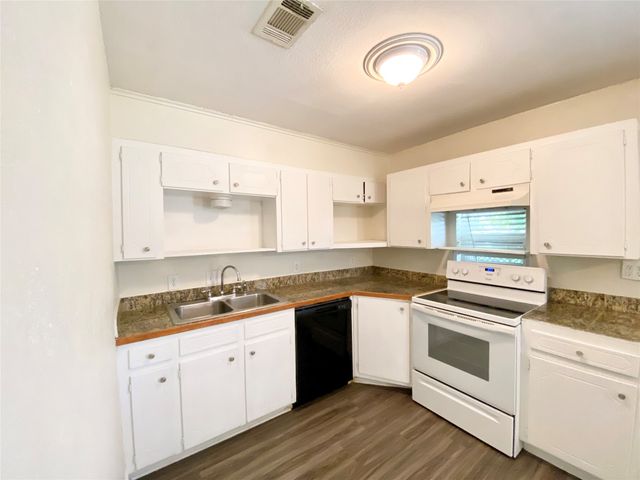 801 Irwin Drive B, Hurst, TX 76053