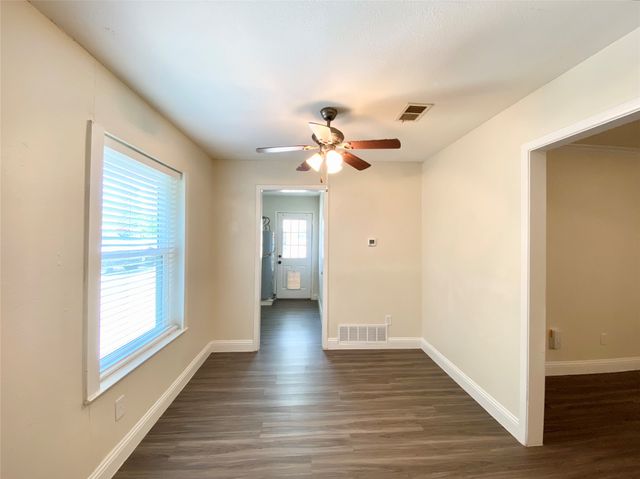 801 Irwin Drive B, Hurst, TX 76053