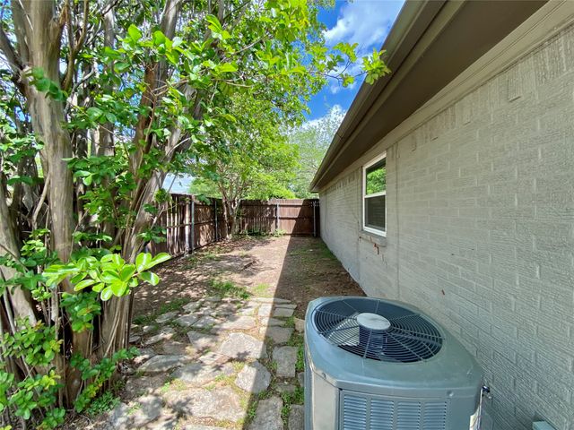 801 Irwin Drive B, Hurst, TX 76053