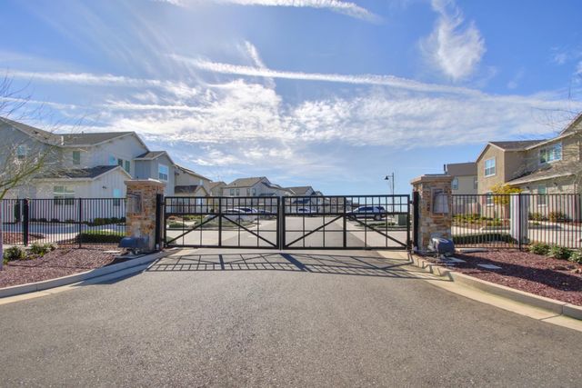 3280 Sunny Gate Ln, Folsom, CA 95630