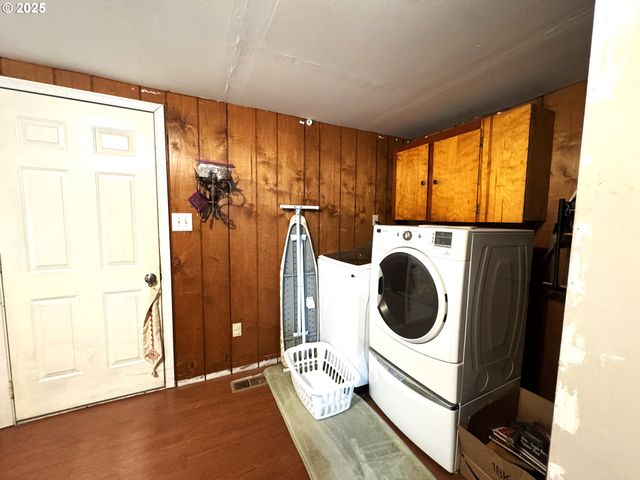 224 Fifth St, Dillard, OR 97432