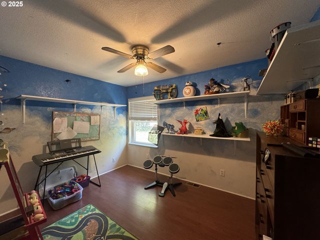 224 Fifth St, Dillard, OR 97432