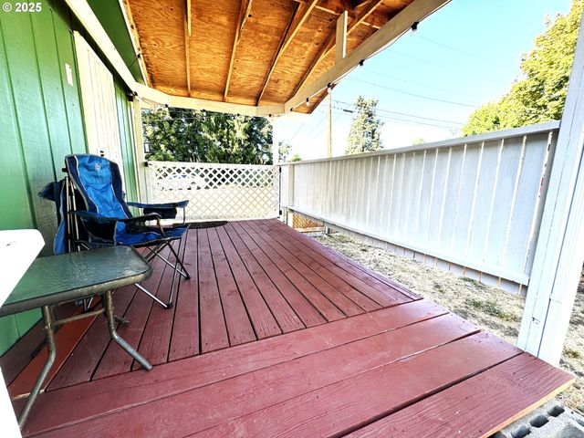 224 Fifth St, Dillard, OR 97432