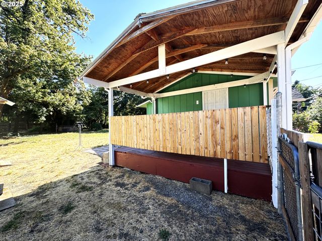 224 Fifth St, Dillard, OR 97432